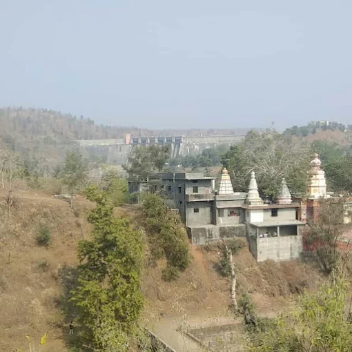 गावातील प्राचीन मंदिर